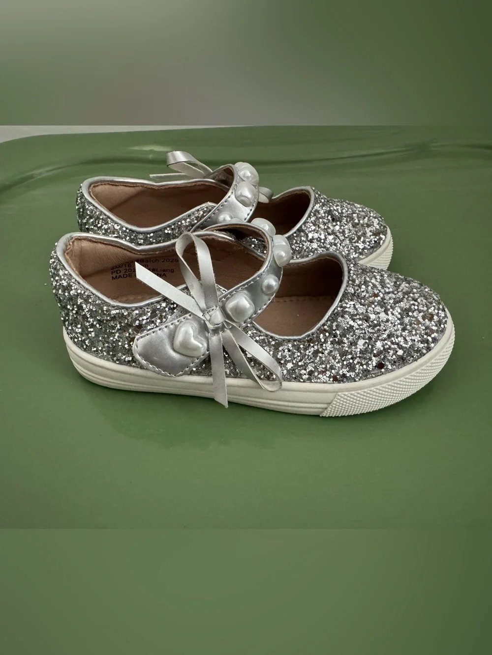 Girls' Glitter Mary Jane Dress Shoes with Pearl Strap - Silver